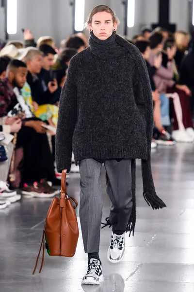 Look 18